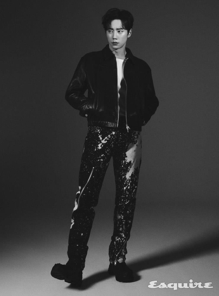 Lee Jun-young - Esquire - 2022