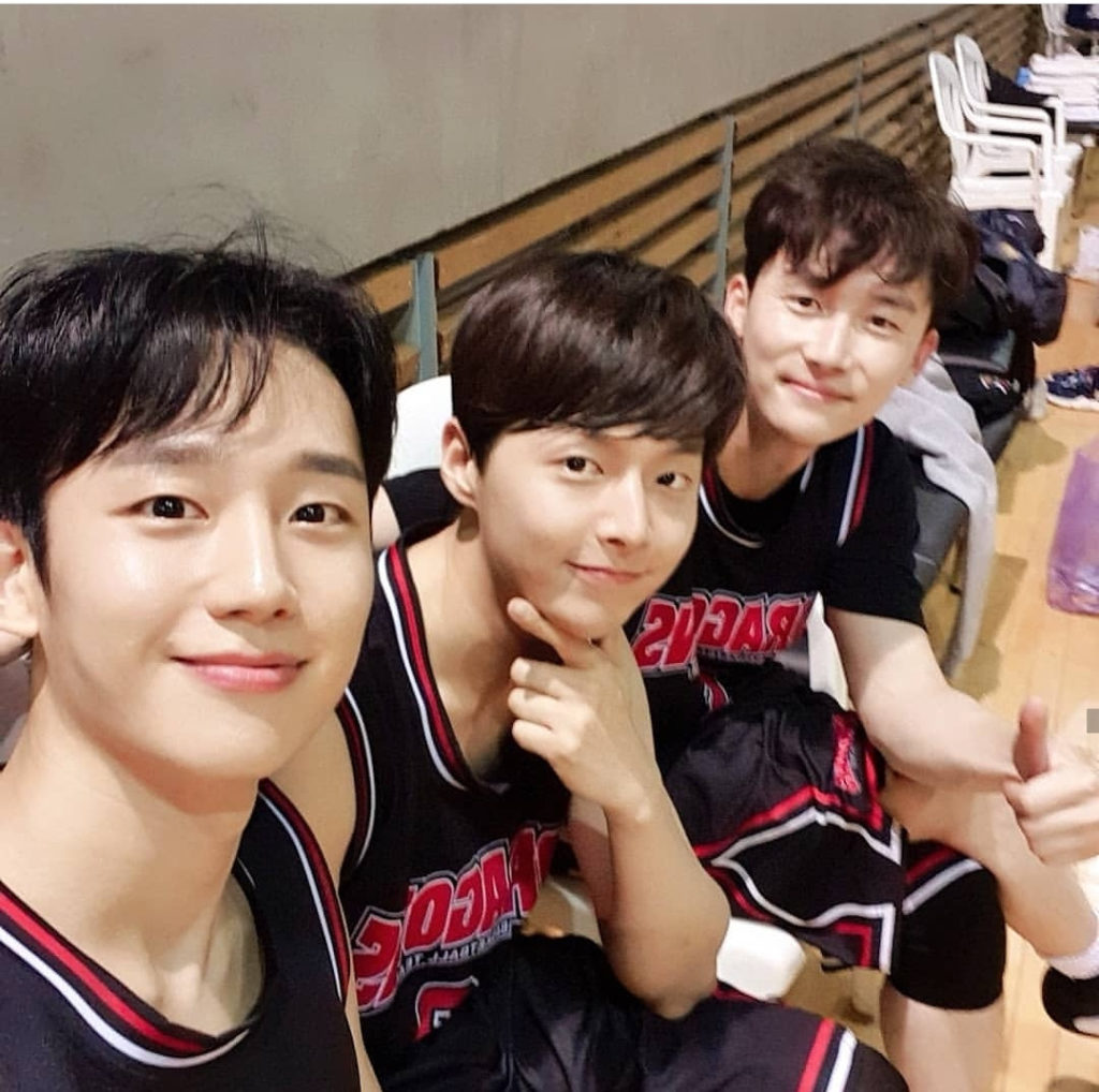 Instagram Jung Hae-in - Behing One spring night 
