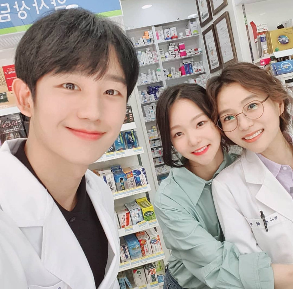 Instagram Jung Hae-in - Behing One spring night 
