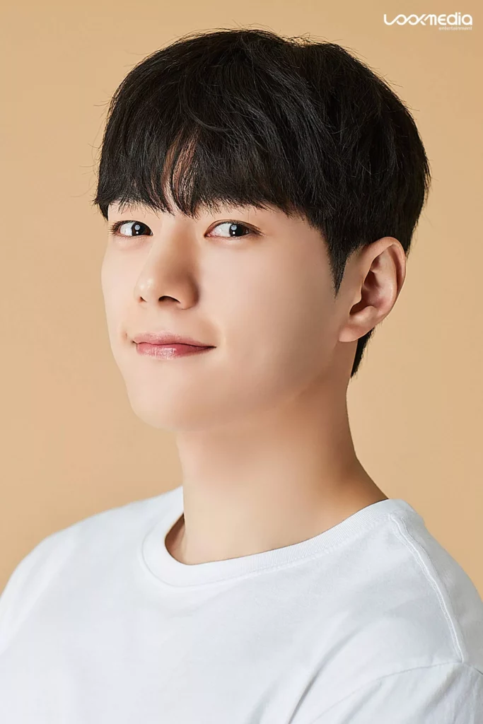 Lookmedia - Kim Myung-soo
