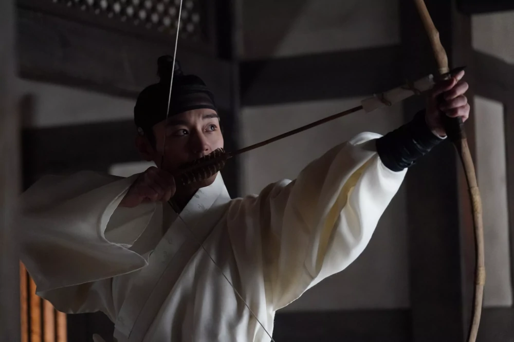 YY ent - The Man Who Lives With the King - Park Ji-hoon