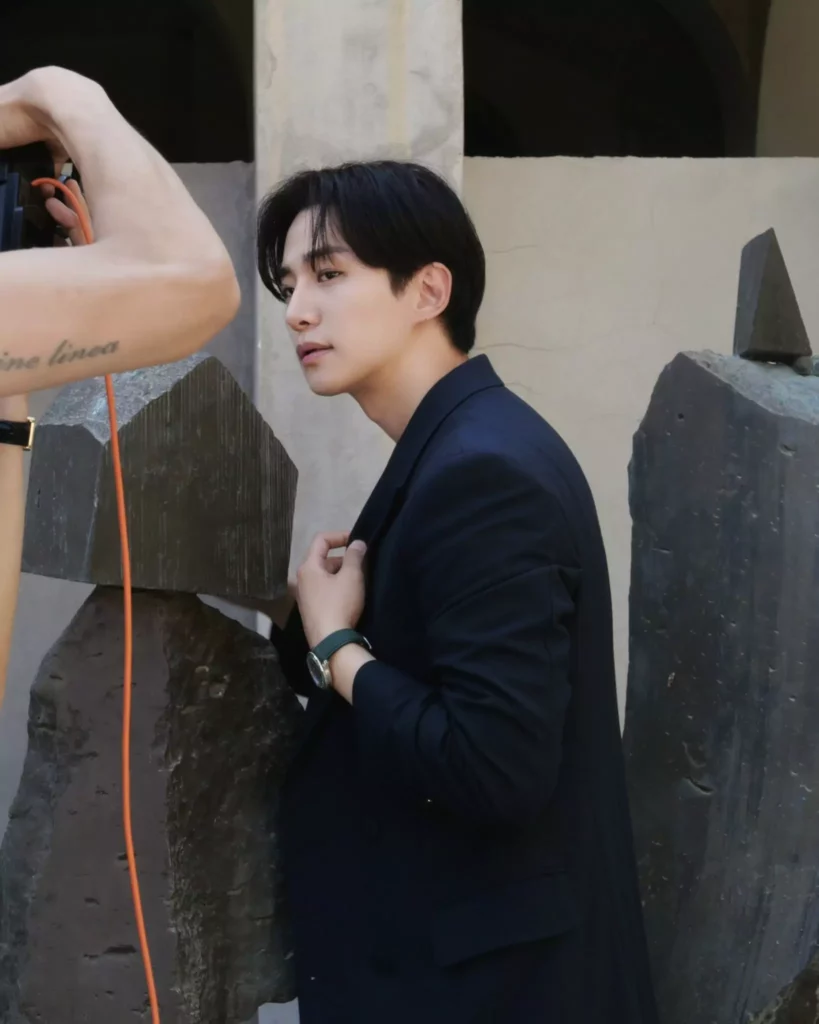 X @follow_leejunho - W 2025 x Piaget Lee Jun-ho Behind