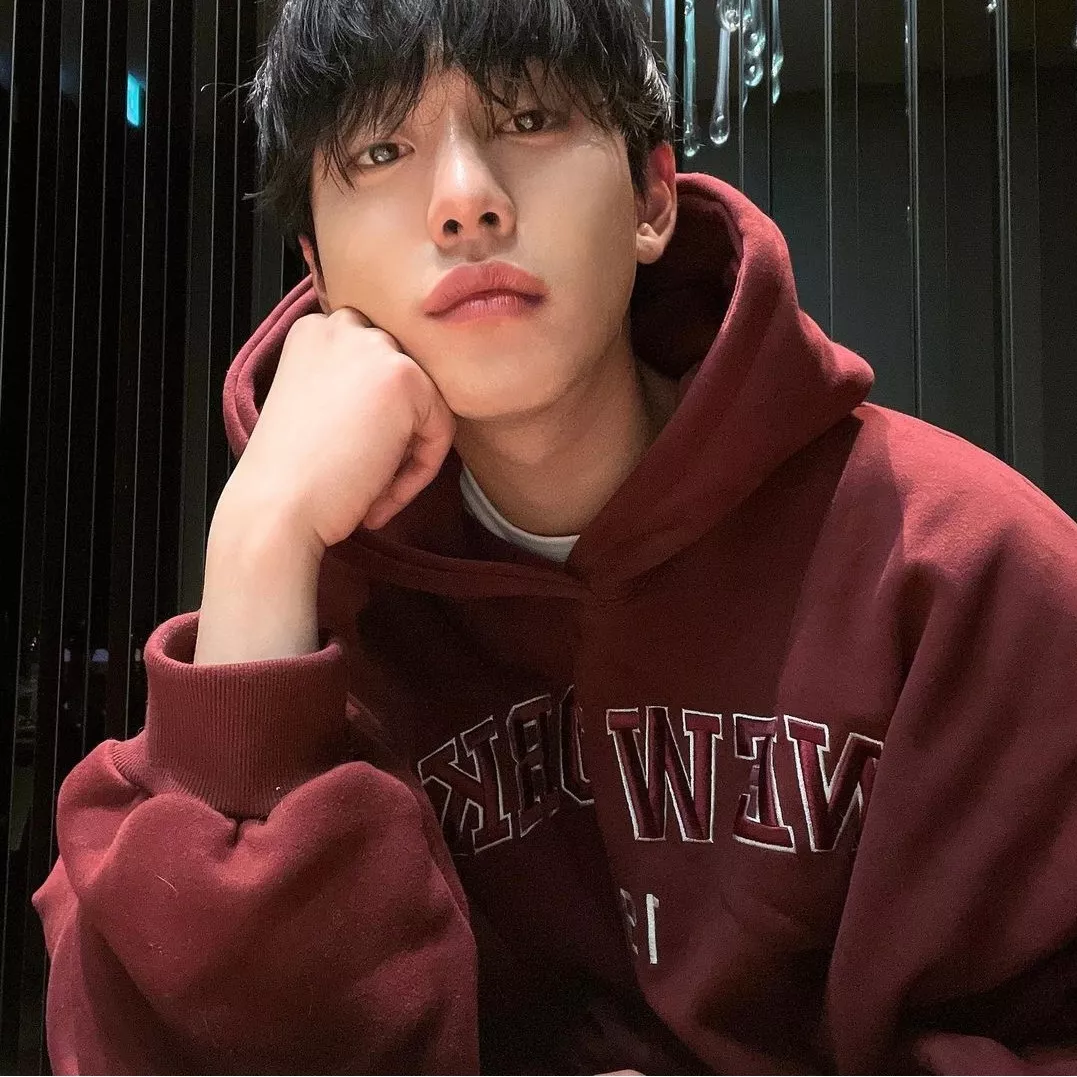 Ahn Hyo-seop - Instagram 2022