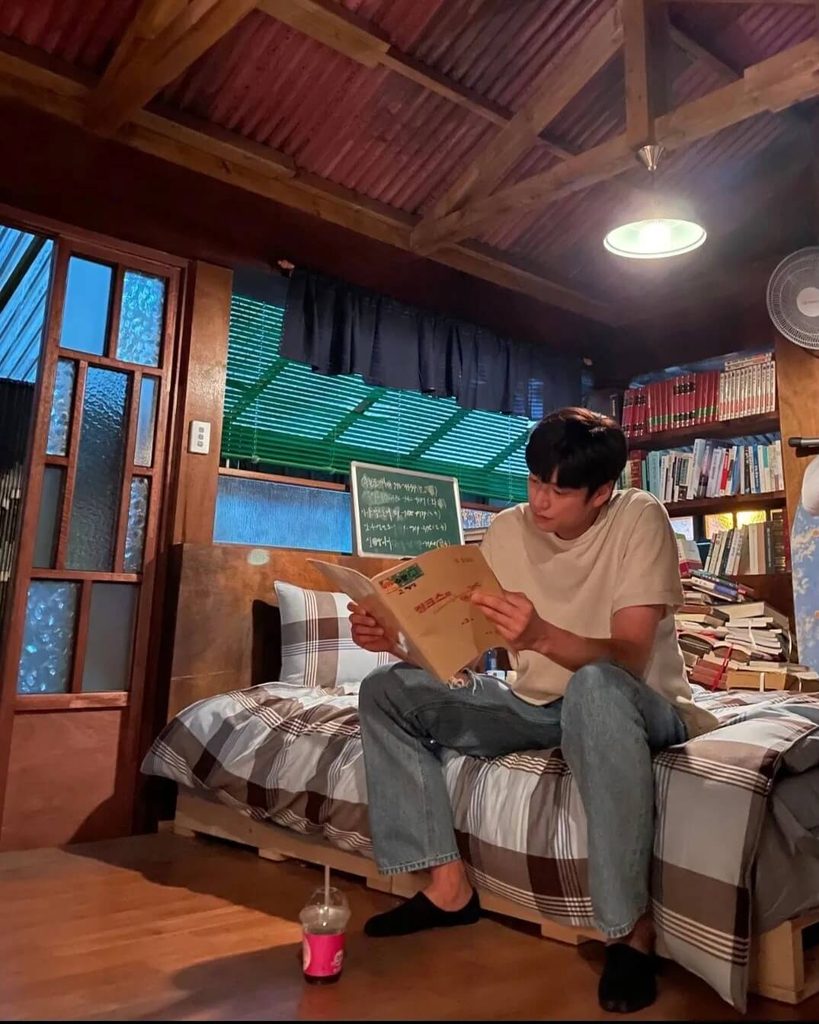 10042n00 - Instagram Na In-woo 나인우 Jinxed at first