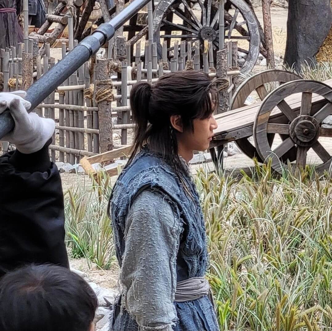 10042n00 - Instagram