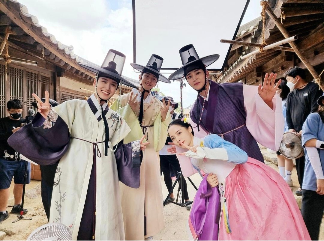 nam_yoosu - Instagram - The king's affection