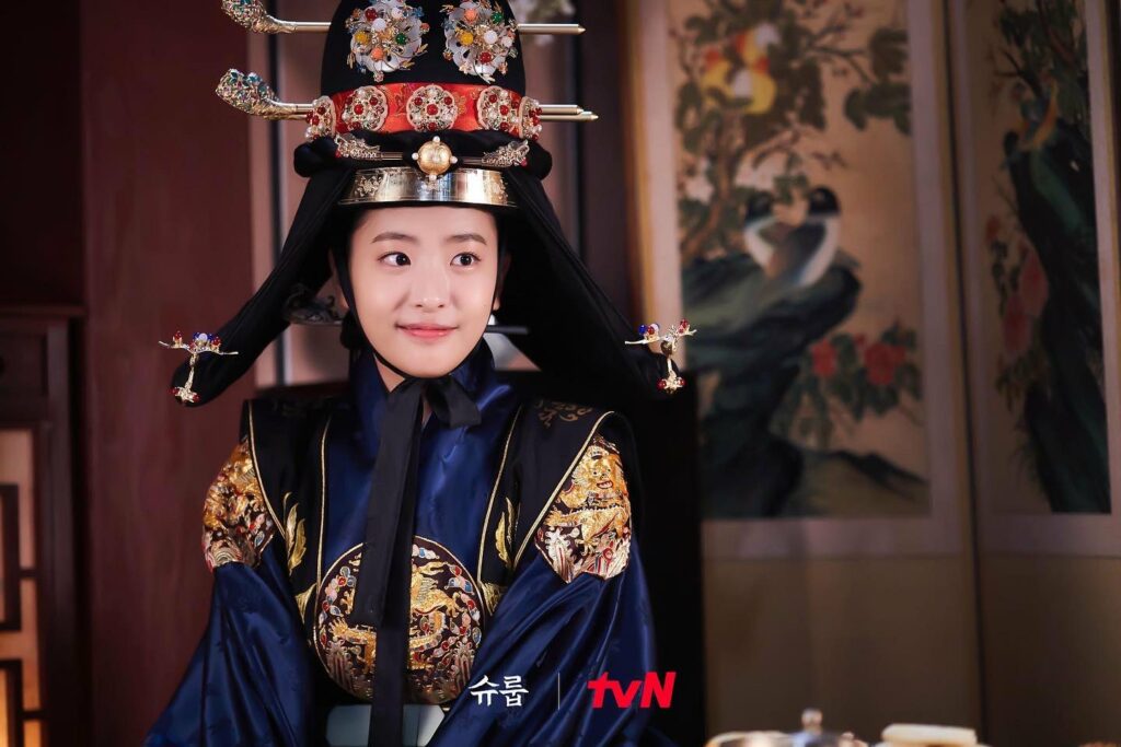 Under the queen's umbrella - TvN 