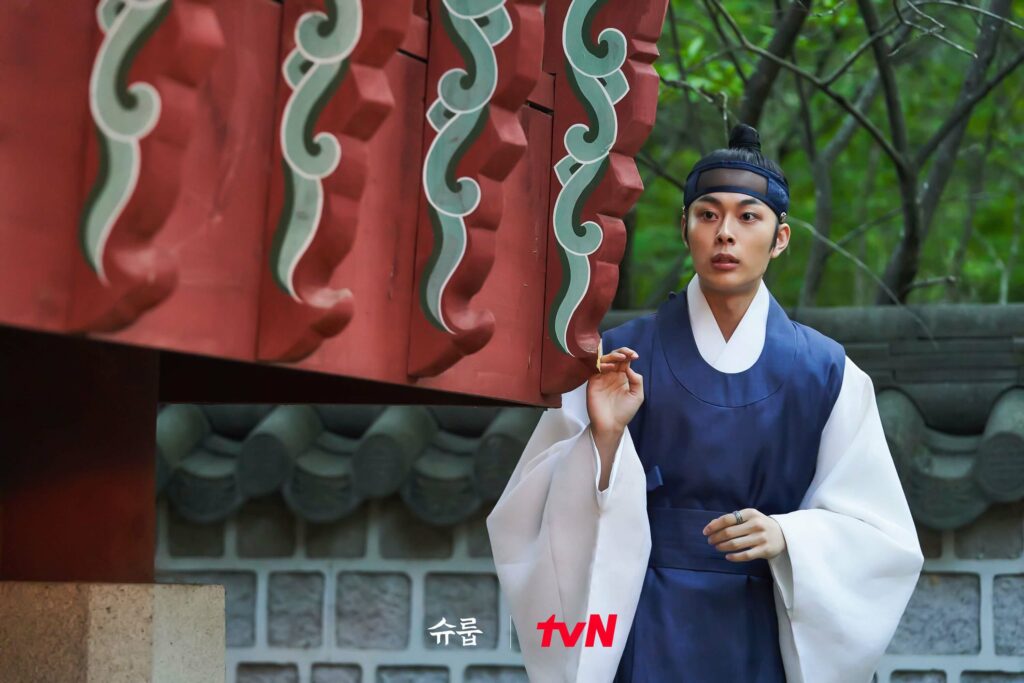 Under the queen's umbrella - TvN 