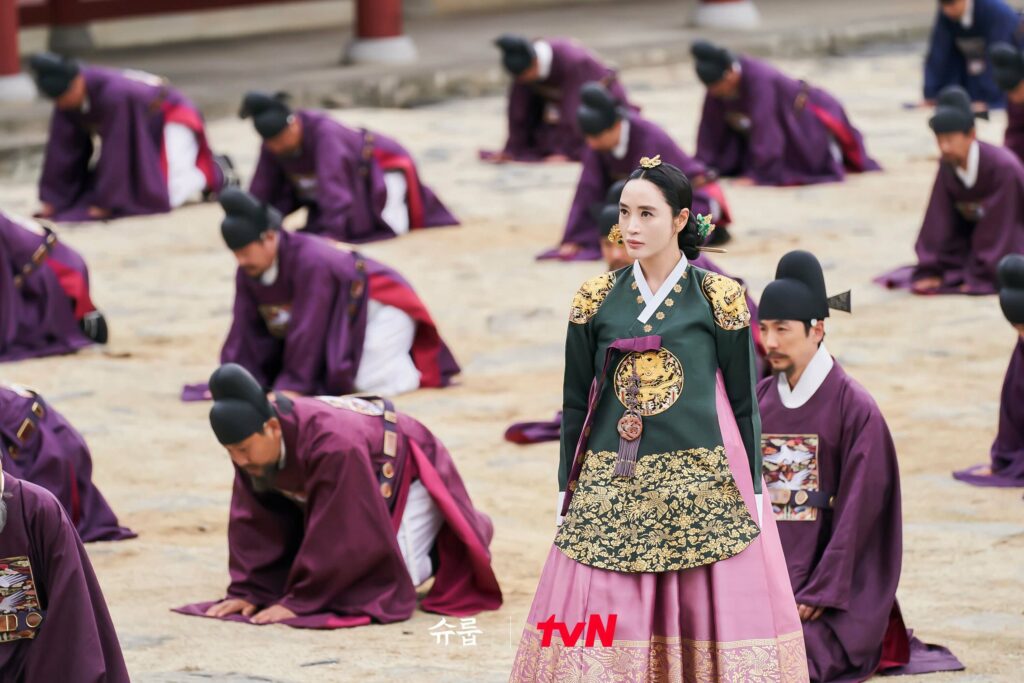Under the queen's umbrella - TvN Kim Hye-soo