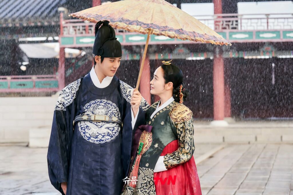 Under the queen's umbrella - TvN 