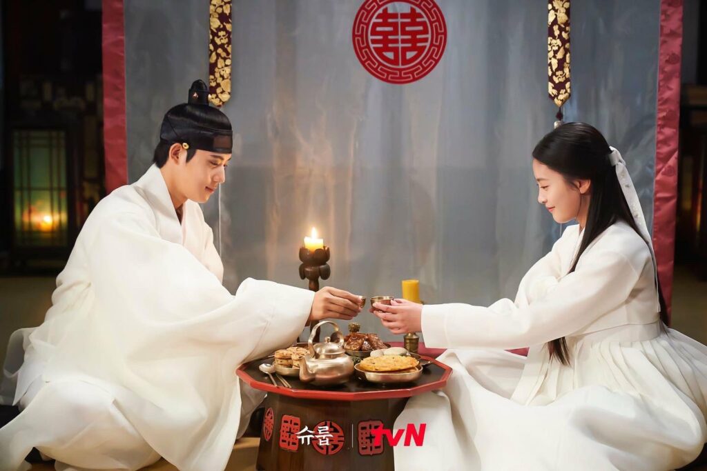 Under the queen's umbrella - TvN