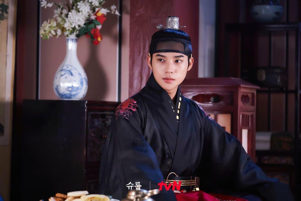 Under the queen's umbrella - TvN