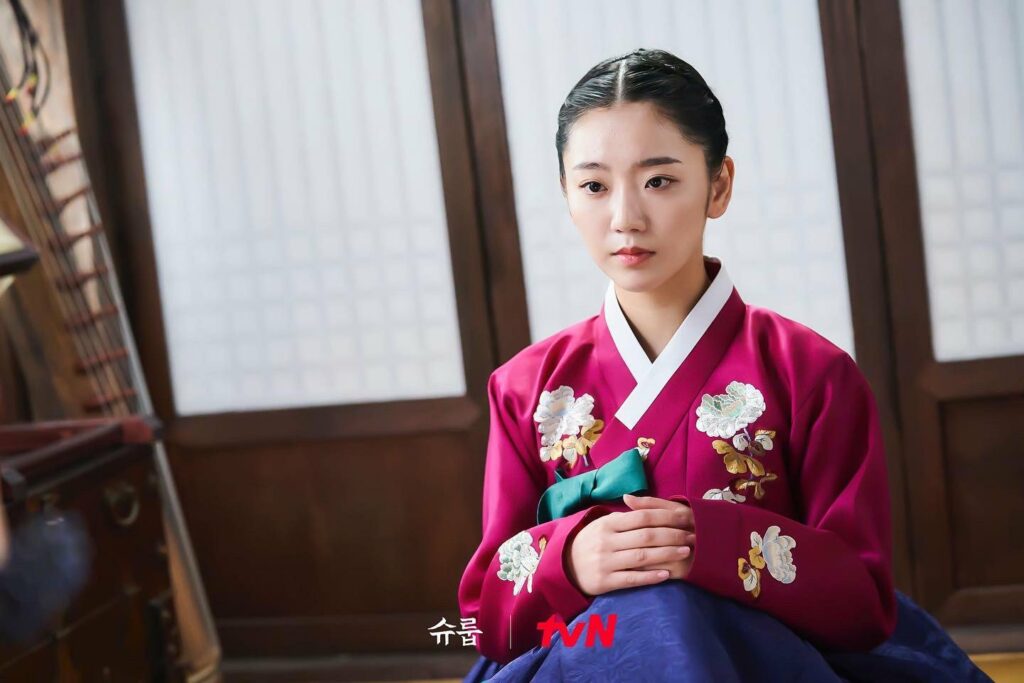 Under the queen's umbrella - TvN