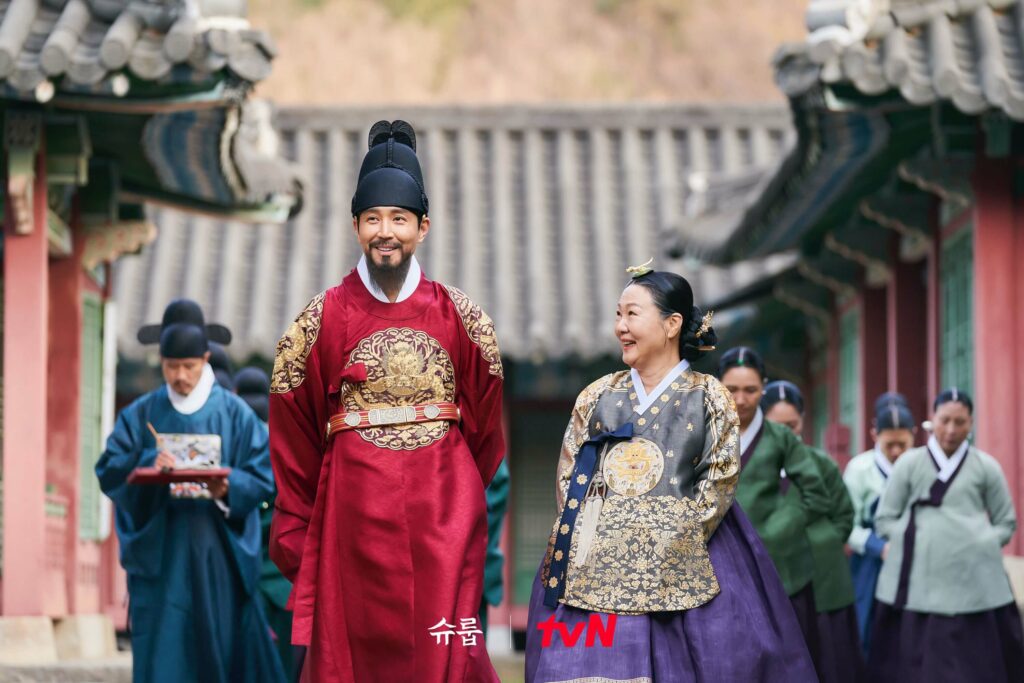 Under the queen's umbrella - TvN