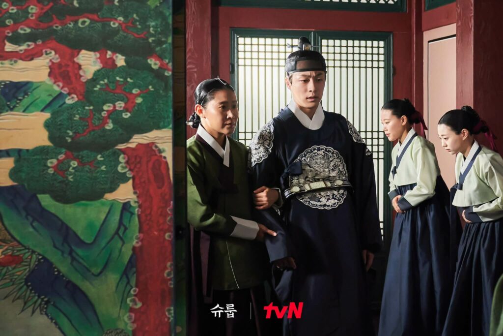 Under the queen's umbrella - TvN