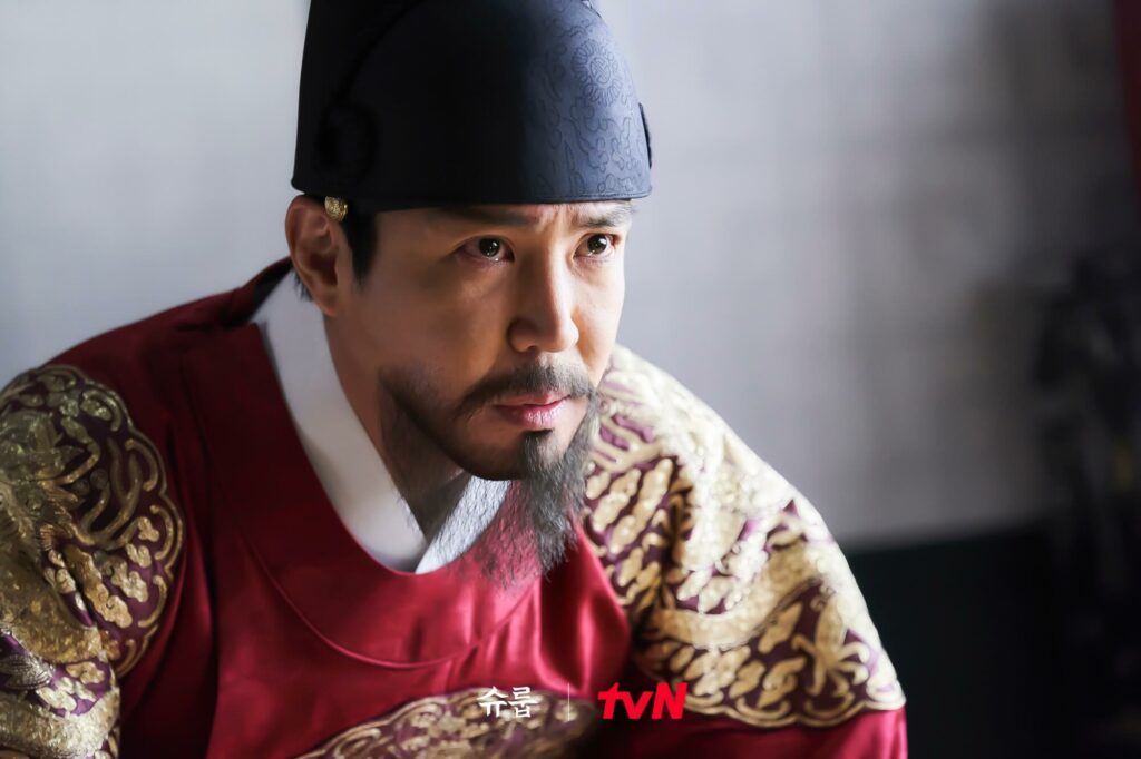 Under the queen's umbrella - TvN