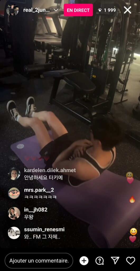 Lee Jun-young instalive du 20/12/2023 depuis sa salle de sport avec un ami et son coach