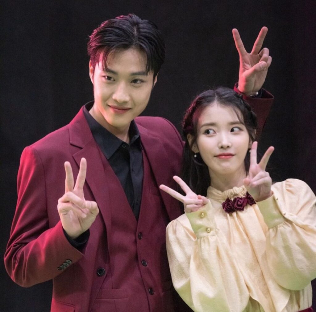 IU et Lee Jong-won pour Strawberry moon
