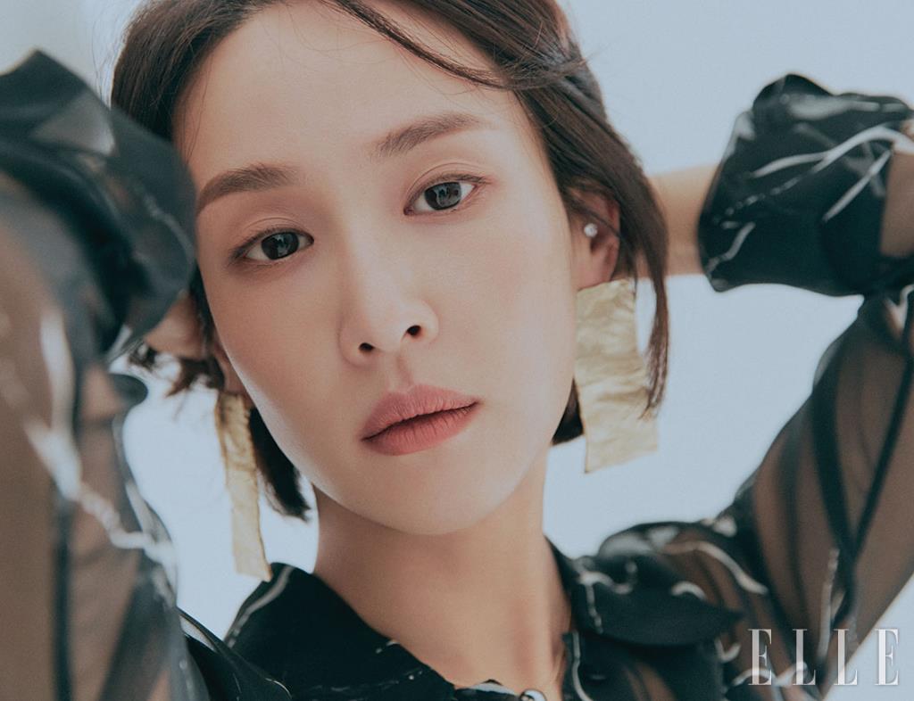 CHO Jeon-jung Elle 2019