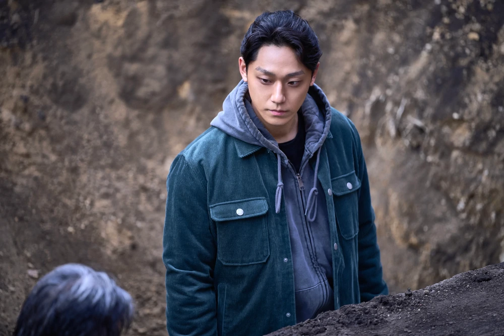 Exhuma - Showbox - Lee Do-hyun
