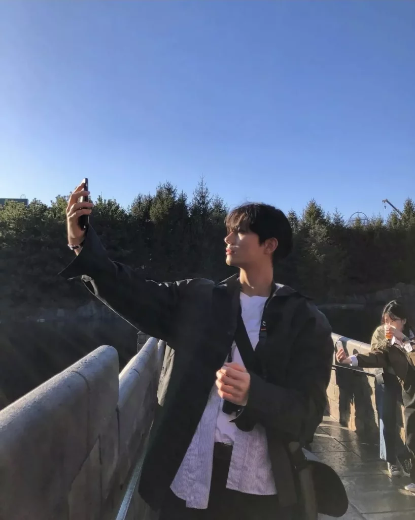 presentuhee Instagram Youn Hyeon Jae 2025