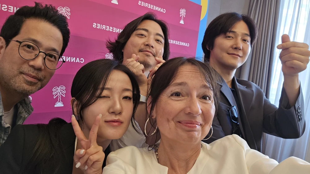 De gauche à droite: Kim Soon-mo, Park Shinjung, Kim Mo-beom, Nikki Terlon, Cho Chang-geun - Canneseries 2026