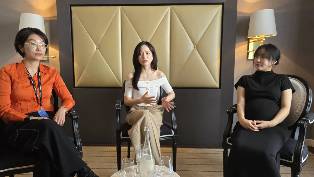 Harry Hyun, Bae Yoon-kyung et Moon Jiin à Canneseries pour Genfluencer - Nikki Terlon