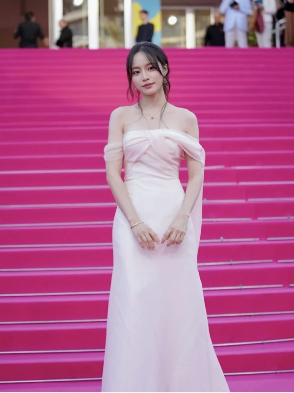 |Instagram 2026 Bae Yoon Kyung