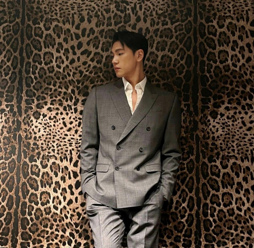 Shin Dong-woo Instagram @darricksss