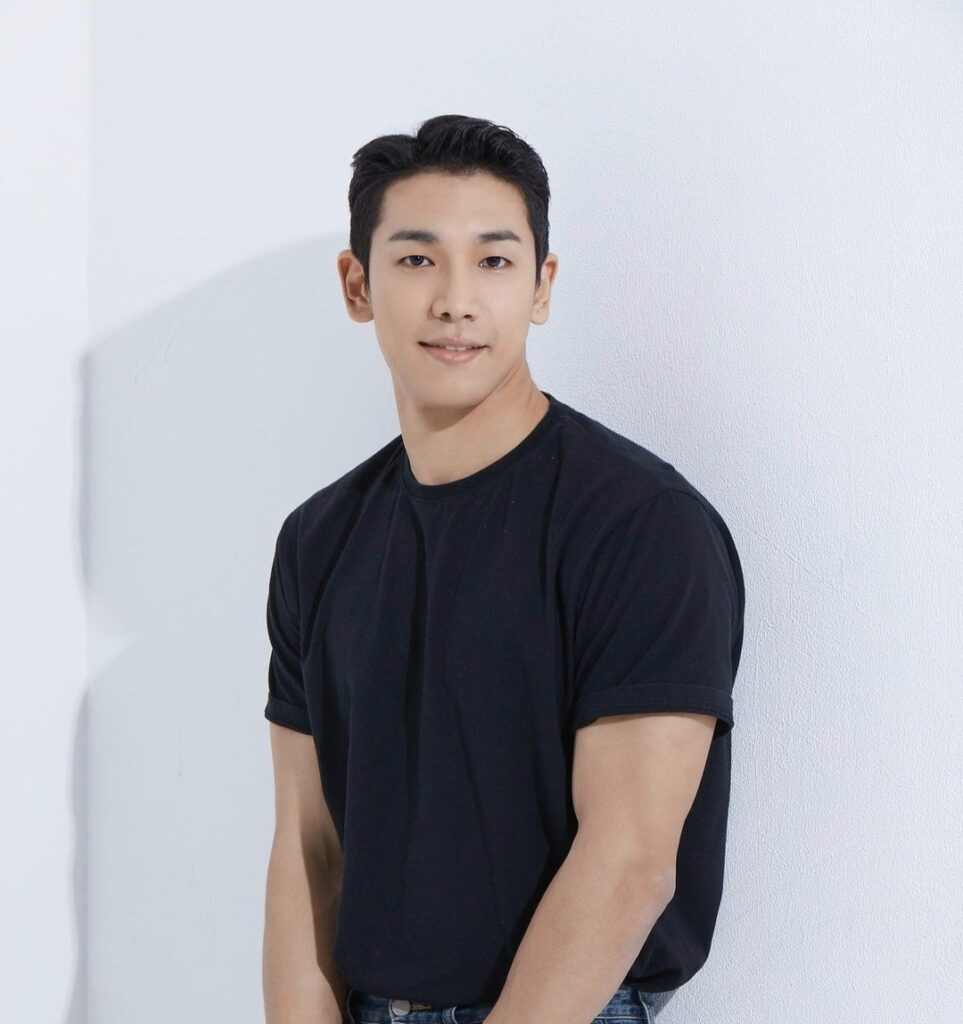 Shin Dong-woo Instagram @darricksss